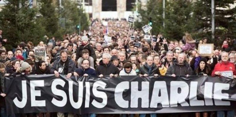 Paris'te binlerce kişi teröre karşı toplandı