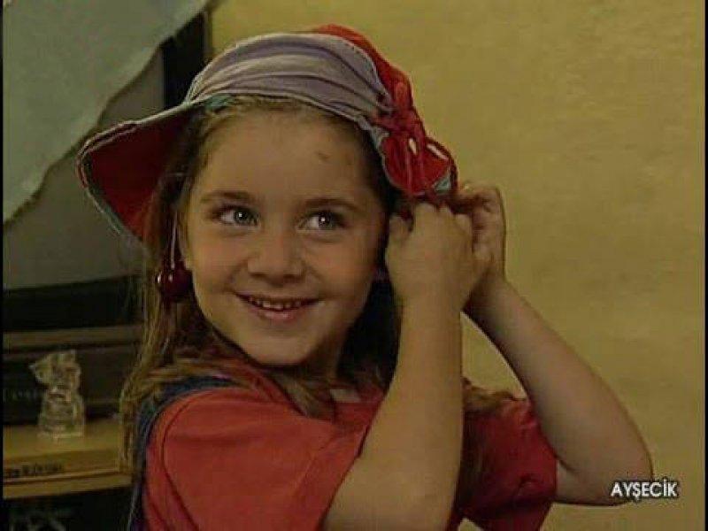 90'lı Yılların çocuk oyuncusu Ecem Kanun büyüdü 