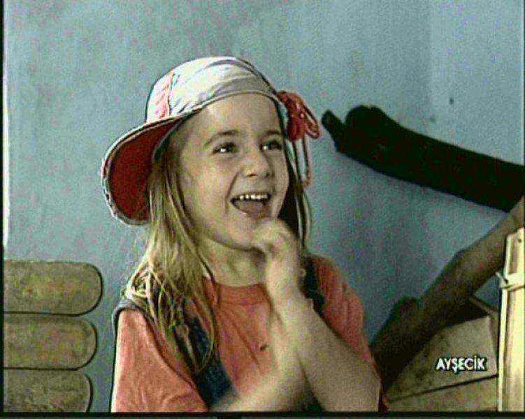 90'lı Yılların çocuk oyuncusu Ecem Kanun büyüdü 