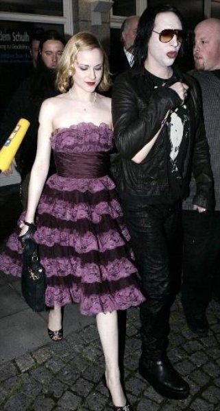 Aşkın yaşı yoktur dedirten ünlü çiftler 