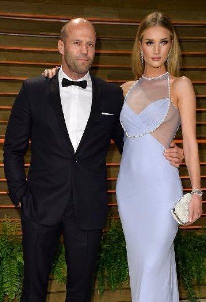 Aşkın yaşı yoktur dedirten ünlü çiftler 