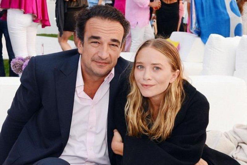 Aşkın yaşı yoktur dedirten ünlü çiftler 