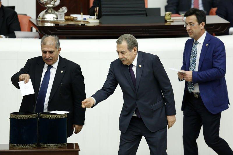 Meclis Genel Kurulu'nda yapılan oylamadan görüntüler