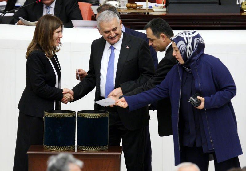 Meclis Genel Kurulu'nda yapılan oylamadan görüntüler