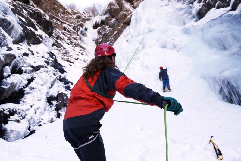 Erzurum'da Türkiye'nin en uzun buz şelalesi keşfedildi