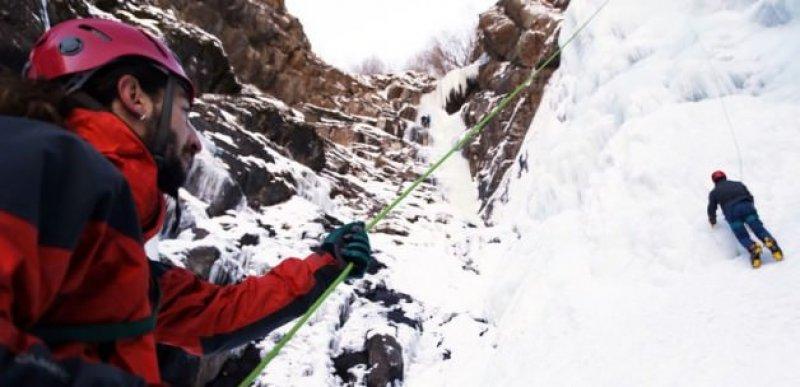 Erzurum'da Türkiye'nin en uzun buz şelalesi keşfedildi