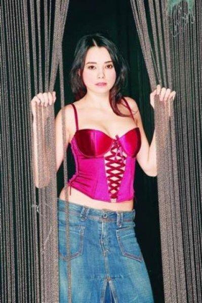 Özgü Namal 3 aylık hamile 