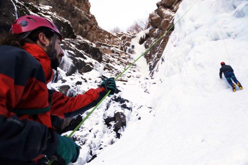 Erzurum'da Türkiye'nin en uzun buz şelalesi keşfedildi