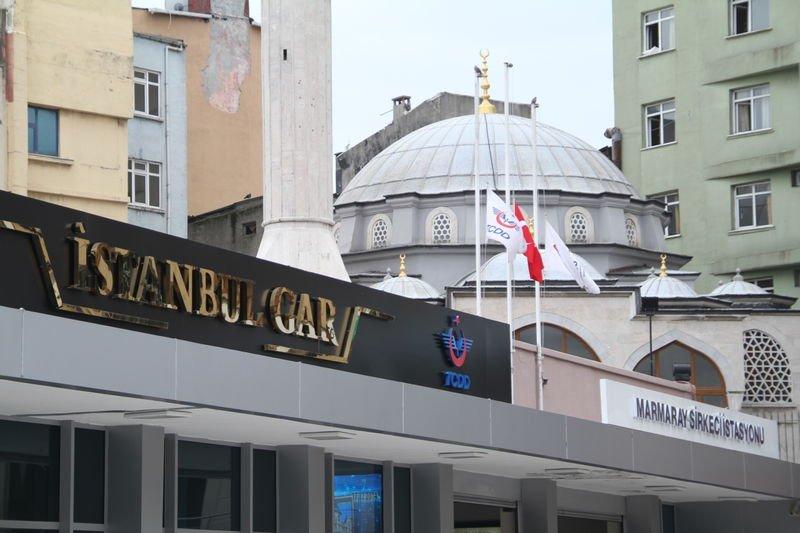 Kral Abdullah için bayraklar yarıya indirildi