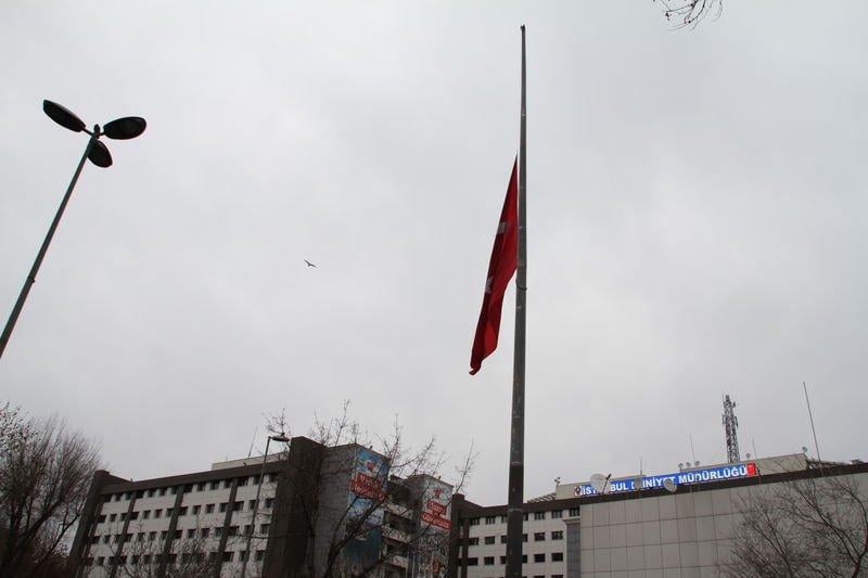 Kral Abdullah için bayraklar yarıya indirildi