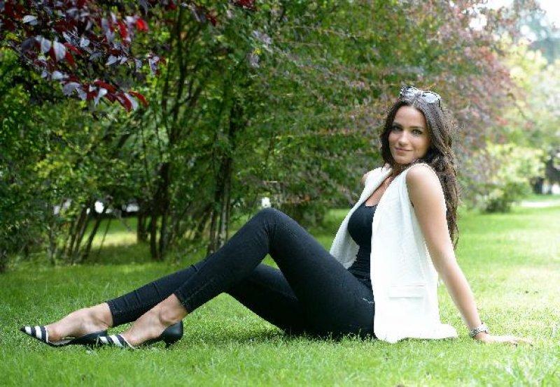 Şafak Sezer: Açalya bacaklarını yanlara doğru açıyor