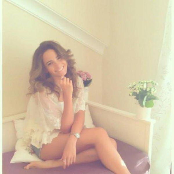 Şafak Sezer: Açalya bacaklarını yanlara doğru açıyor