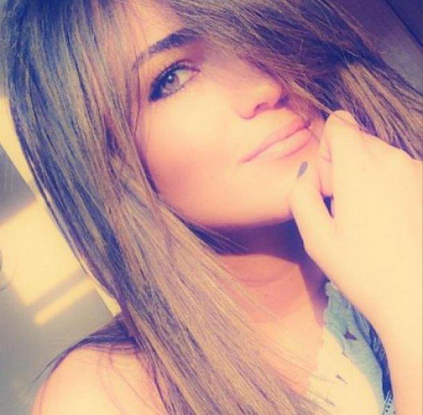 Şafak Sezer: Açalya bacaklarını yanlara doğru açıyor