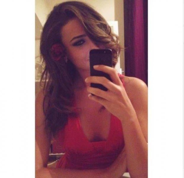 Şafak Sezer: Açalya bacaklarını yanlara doğru açıyor