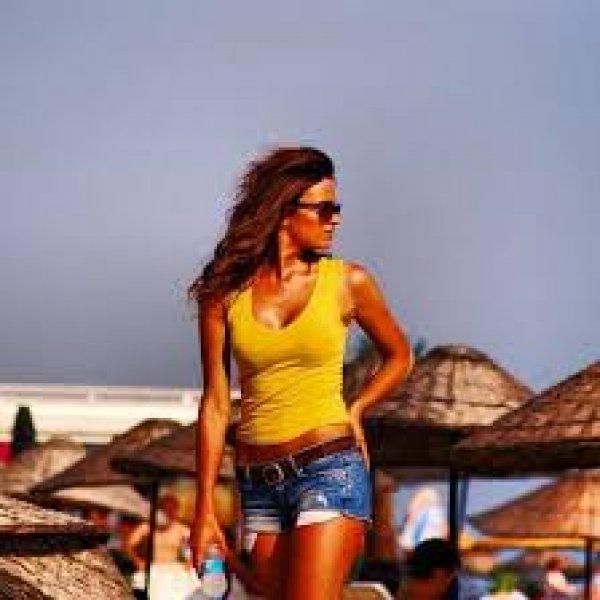 Şafak Sezer: Açalya bacaklarını yanlara doğru açıyor