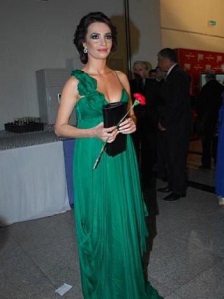 Songül Öden 4. kez burnunu yaptırdı