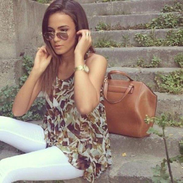 Şafak Sezer: Açalya bacaklarını yanlara doğru açıyor