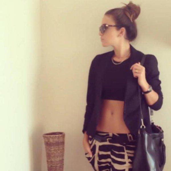 Şafak Sezer: Açalya bacaklarını yanlara doğru açıyor