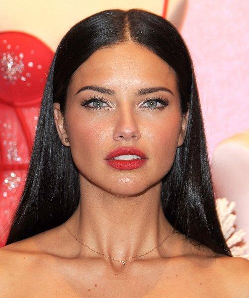 Brezilyalı model Adriana Lima İstanbul’a geliyor