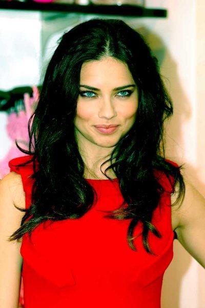 Brezilyalı model Adriana Lima İstanbul’a geliyor