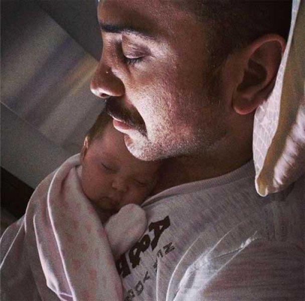 Demet Akalın'ın kızı Hira 1 yaşına girdi