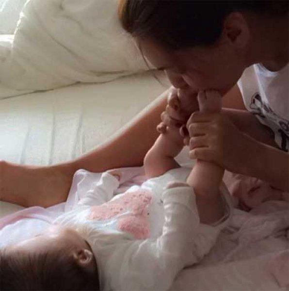 Demet Akalın'ın kızı Hira 1 yaşına girdi