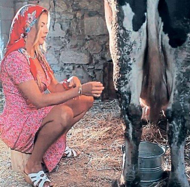 Ivana Sert süt sağdı