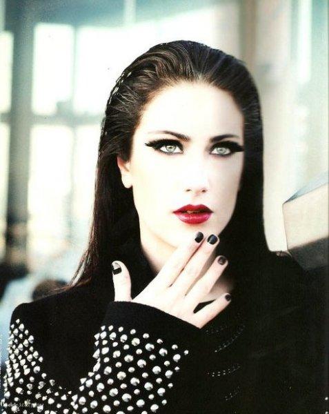 Hazal Kaya'nın 20 cm topuklu ayakkabısı