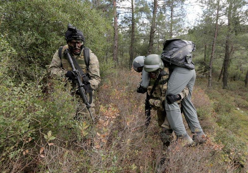 TSK'nın özel timinden nefes kesen görüntüler