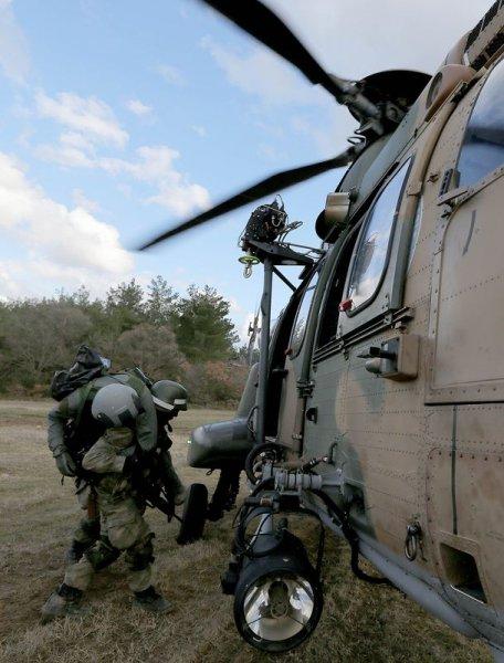 TSK'nın özel timinden nefes kesen görüntüler