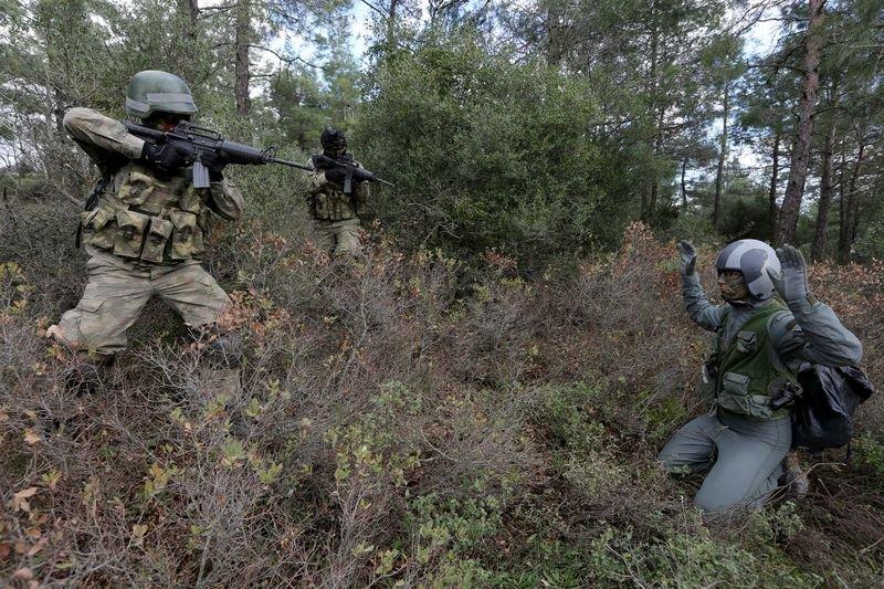 TSK'nın özel timinden nefes kesen görüntüler