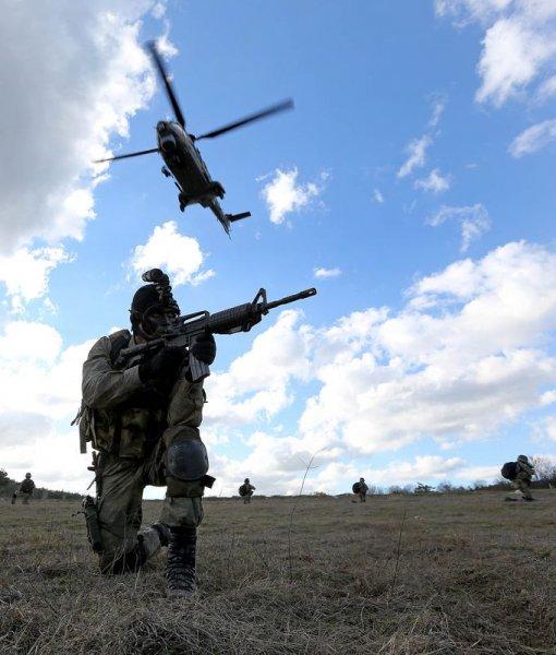 TSK'nın özel timinden nefes kesen görüntüler