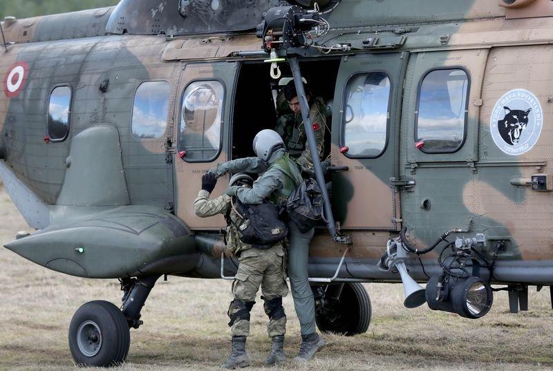 TSK'nın özel timinden nefes kesen görüntüler