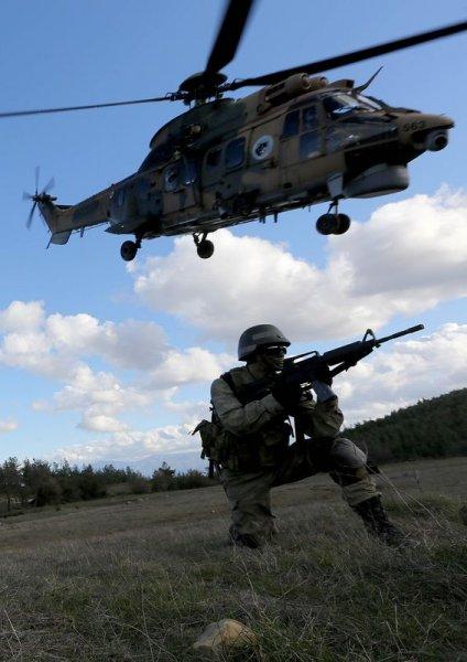 TSK'nın özel timinden nefes kesen görüntüler