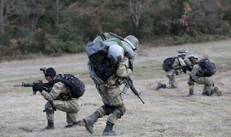 TSK'nın özel timinden nefes kesen görüntüler