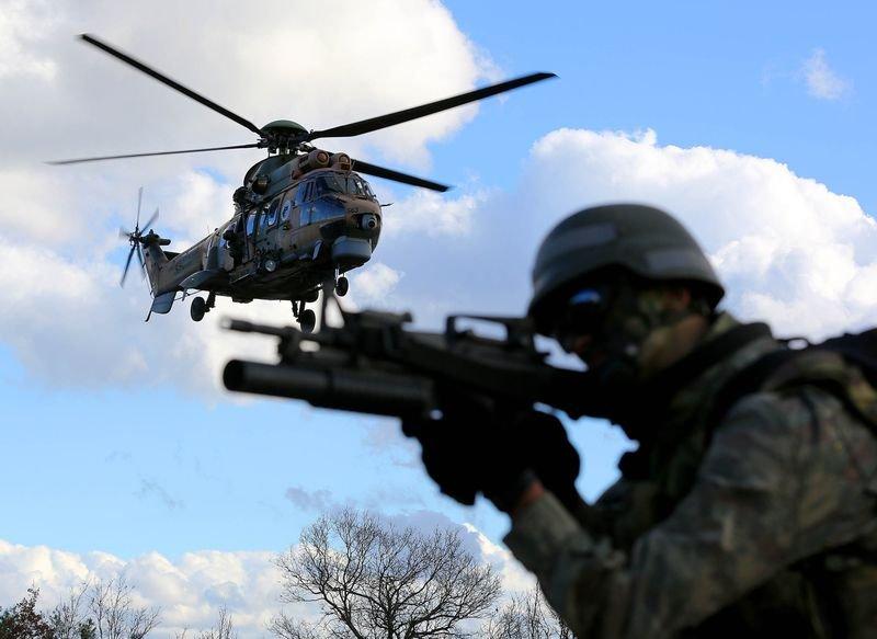 TSK'nın özel timinden nefes kesen görüntüler