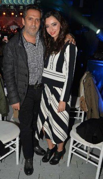 Öykü Gürman'ın derin dekoltesi