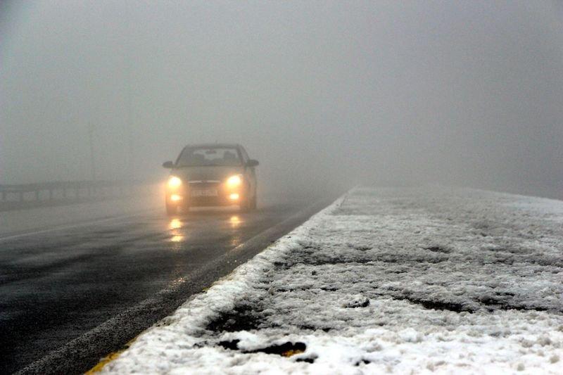 Bolu Dağı'nda kar ulaşıma kar engeli