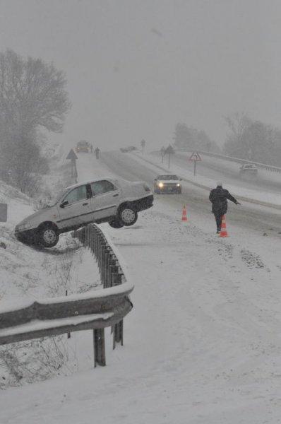 Bolu Dağı'nda kar ulaşıma kar engeli