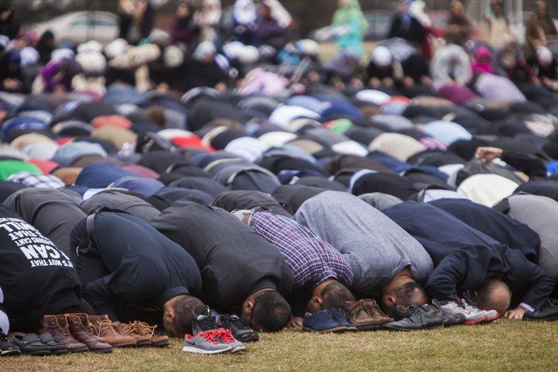 ABD'de öldürülen 3 Müslüman genç toprağa verildi