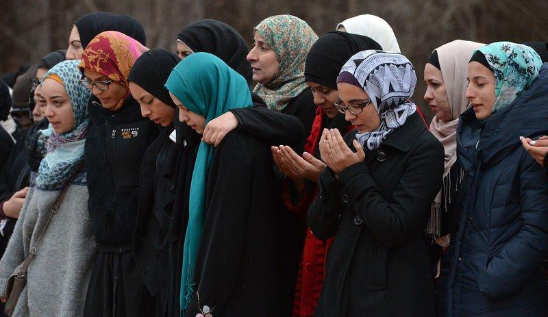 ABD'de öldürülen 3 Müslüman genç toprağa verildi