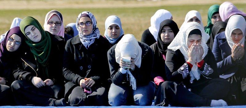 ABD'de öldürülen 3 Müslüman genç toprağa verildi