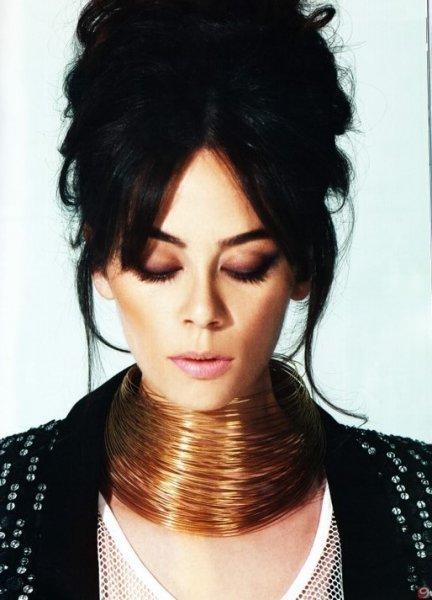 Demet Evgar'ın dekolte savaşı 