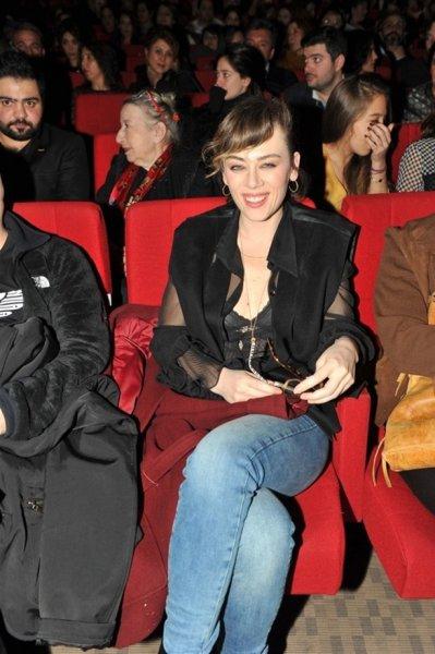 Demet Evgar'ın dekolte savaşı 