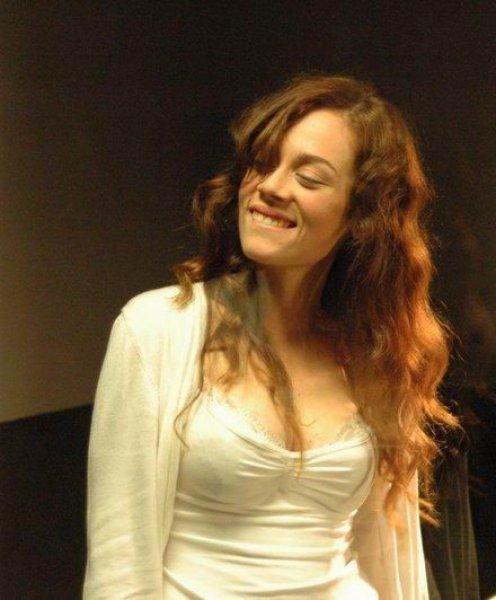 Demet Evgar'ın dekolte savaşı 