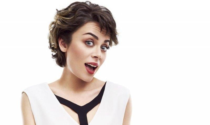 Demet Evgar'ın dekolte savaşı 