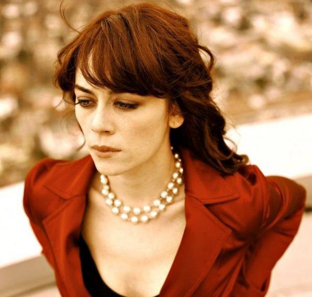 Demet Evgar'ın dekolte savaşı 