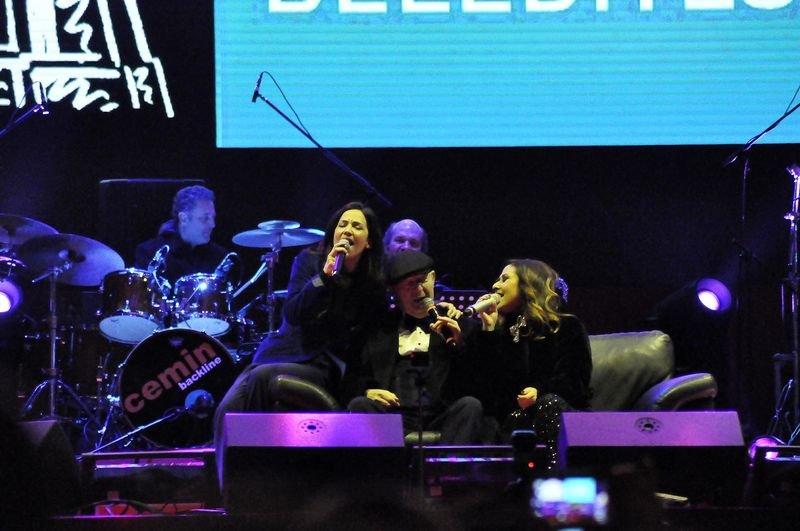 Kayahan ve Nilüfer yıllar sonra aynı sahnede