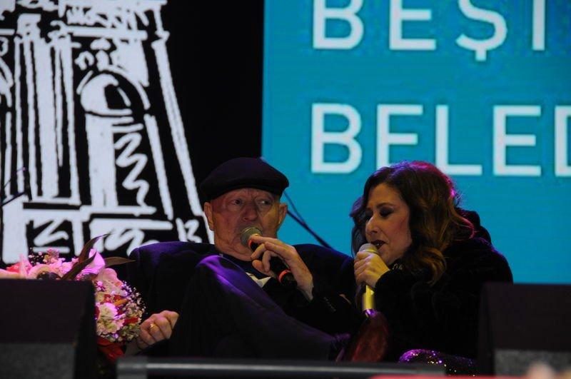 Kayahan ve Nilüfer yıllar sonra aynı sahnede