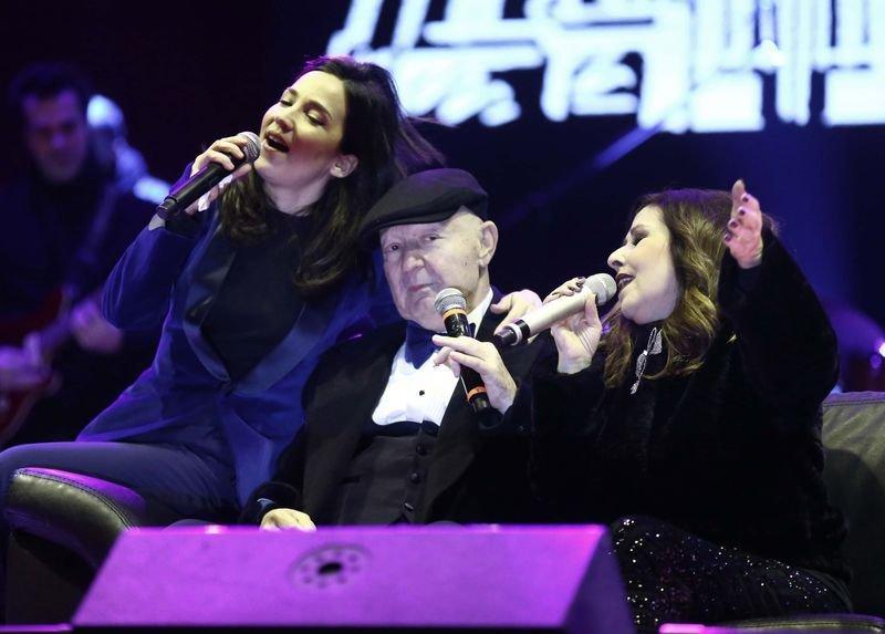 Kayahan ve Nilüfer yıllar sonra aynı sahnede